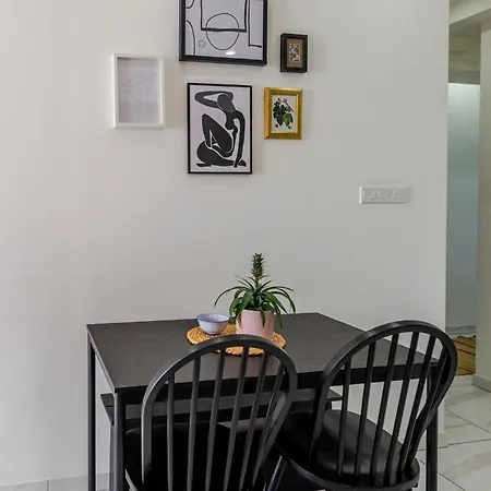 Location In 100m From The Apartment *